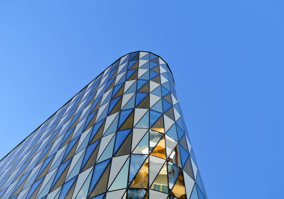 约翰逊29+9 丹尼尔斯三双率老鹰客场大胜掘金